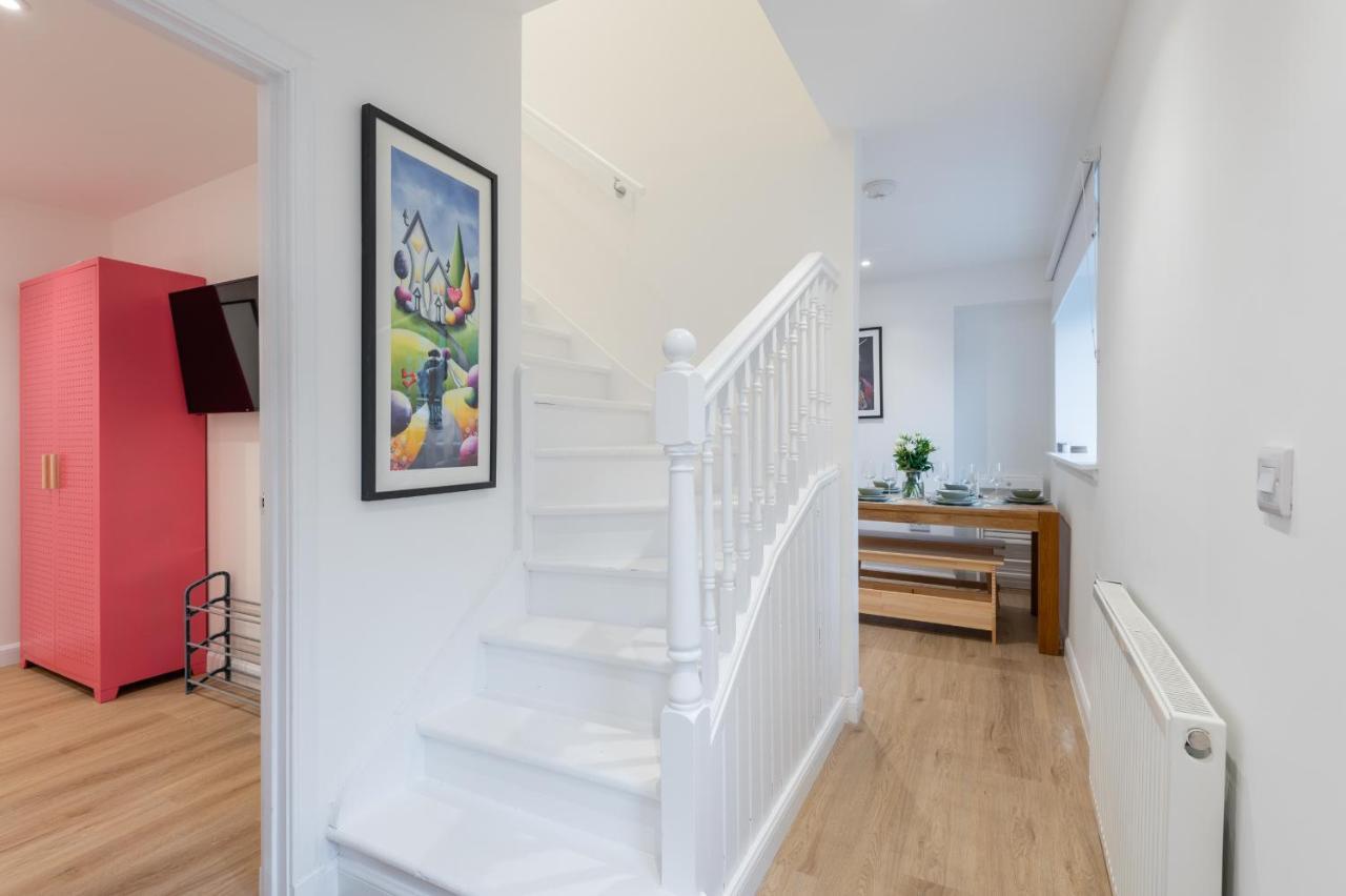The Pinkish House - 4 Bed Home In The Town Centre 布莱尔高里 外观 照片
