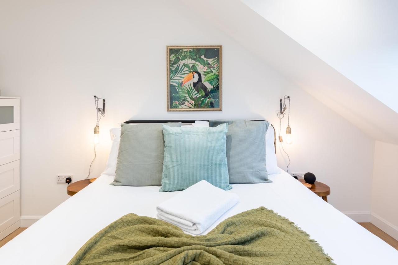 The Pinkish House - 4 Bed Home In The Town Centre 布莱尔高里 外观 照片
