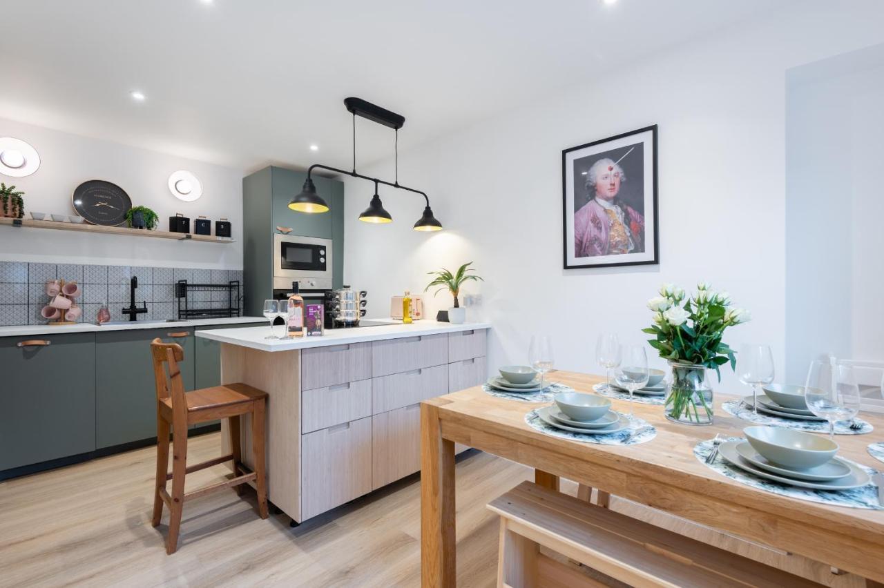 The Pinkish House - 4 Bed Home In The Town Centre 布莱尔高里 外观 照片