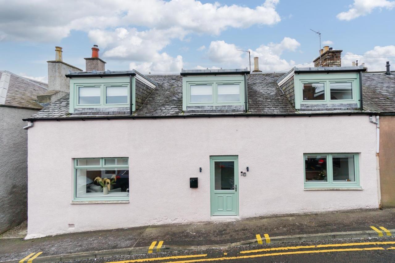 The Pinkish House - 4 Bed Home In The Town Centre 布莱尔高里 外观 照片